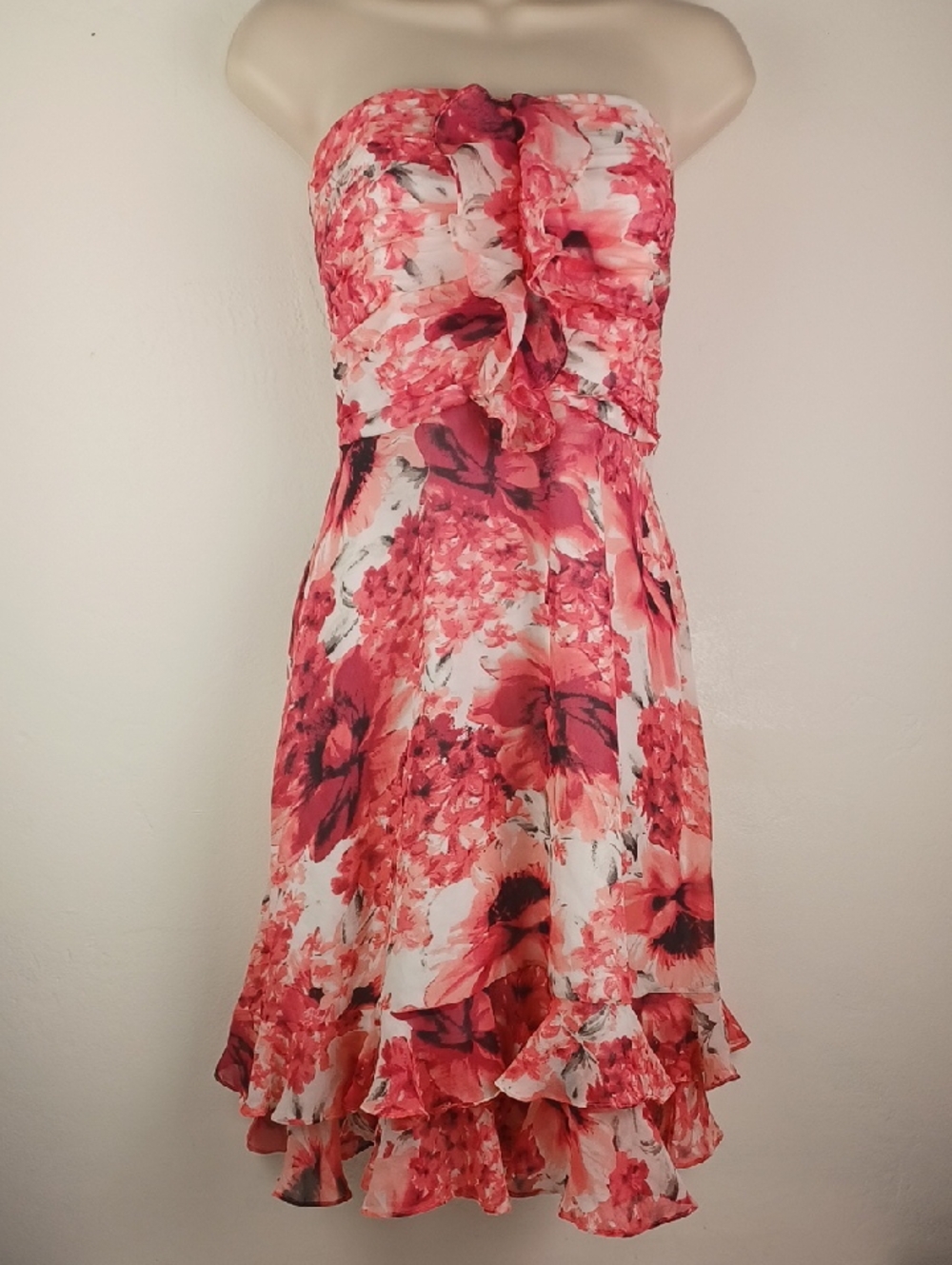White House Black Market Strapless Red and White Floral Dress Size "0"